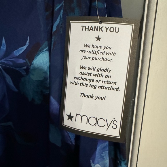 BA by Betsy &Adam Gown - Picture 3 of 10